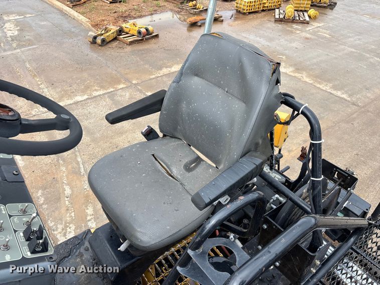 image for item FG0406 2014 Caterpillar AP-655D paver