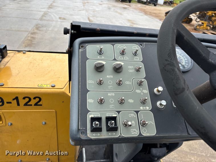 image for item FG0406 2014 Caterpillar AP-655D paver