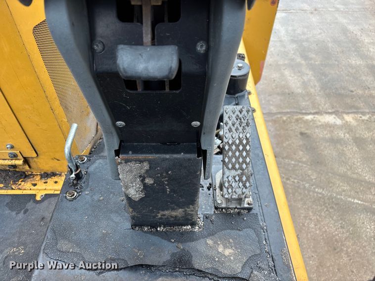 image for item FG0406 2014 Caterpillar AP-655D paver