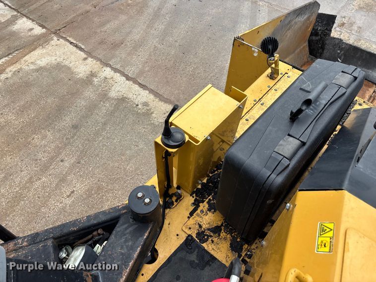 image for item FG0406 2014 Caterpillar AP-655D paver