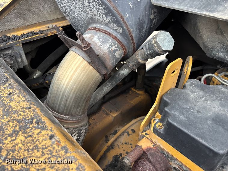 image for item FG0406 2014 Caterpillar AP-655D paver