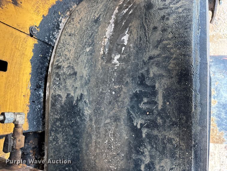 image for item FG0406 2014 Caterpillar AP-655D paver