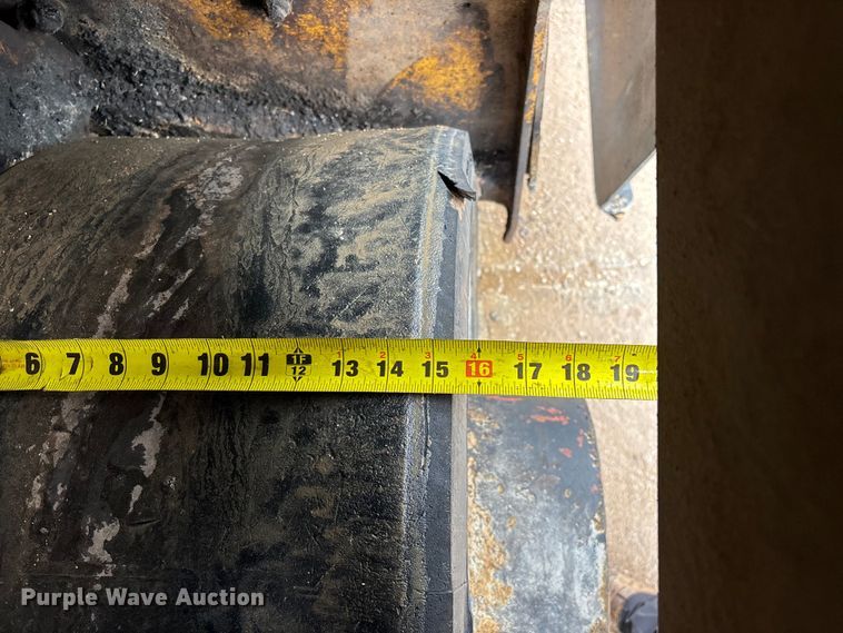 image for item FG0406 2014 Caterpillar AP-655D paver