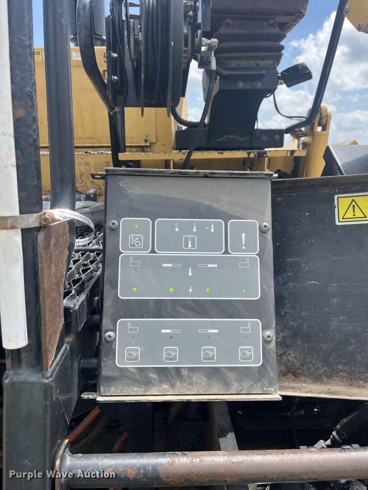 image for item FG0406 2014 Caterpillar AP-655D paver