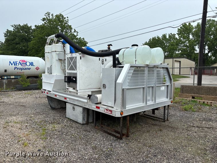 image for item FG0407 Tellus TUT-2003 vacuum excavator truck bed