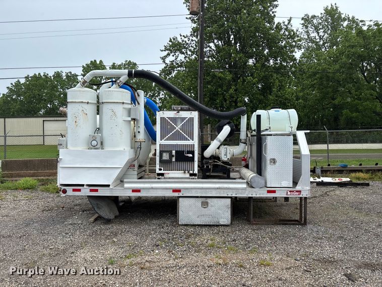 image for item FG0407 Tellus TUT-2003 vacuum excavator truck bed