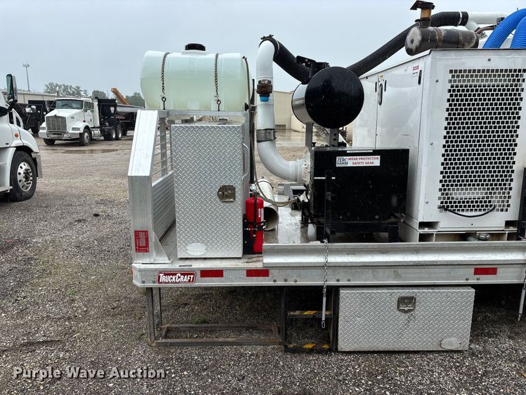 image for item FG0407 Tellus TUT-2003 vacuum excavator truck bed