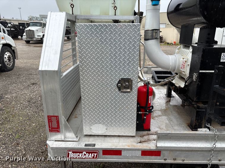 image for item FG0407 Tellus TUT-2003 vacuum excavator truck bed
