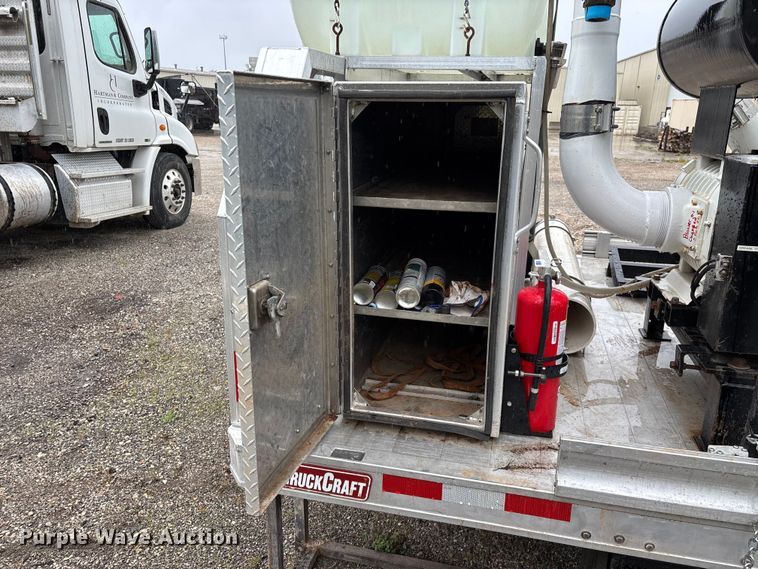 image for item FG0407 Tellus TUT-2003 vacuum excavator truck bed
