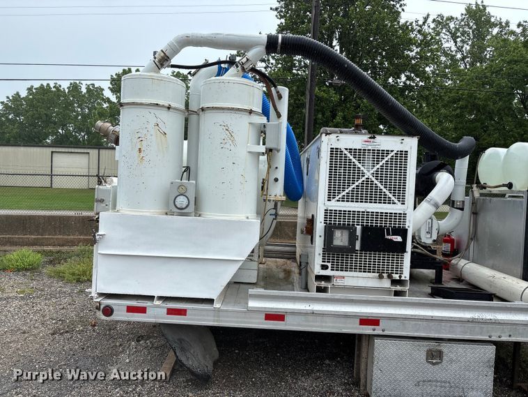 image for item FG0407 Tellus TUT-2003 vacuum excavator truck bed