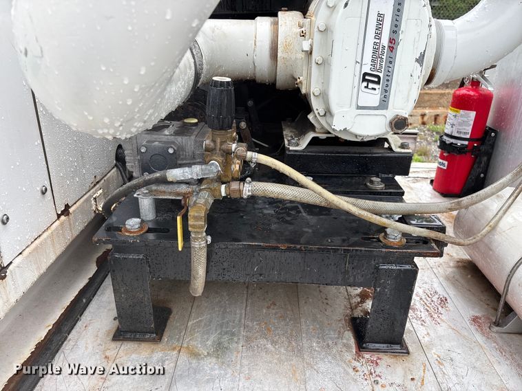 image for item FG0407 Tellus TUT-2003 vacuum excavator truck bed
