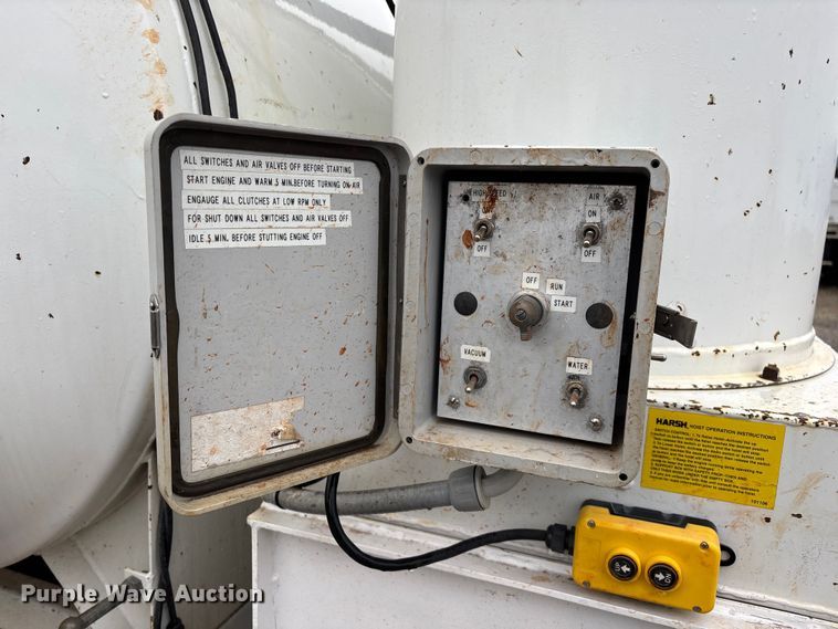 image for item FG0407 Tellus TUT-2003 vacuum excavator truck bed