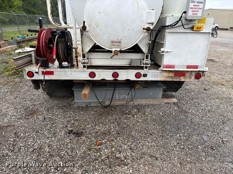 image for item FG0407 Tellus TUT-2003 vacuum excavator truck bed