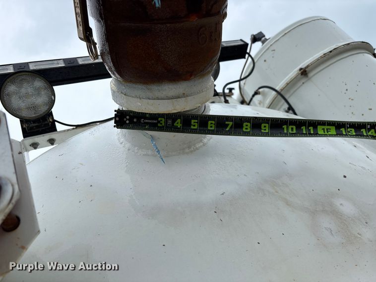 image for item FG0407 Tellus TUT-2003 vacuum excavator truck bed