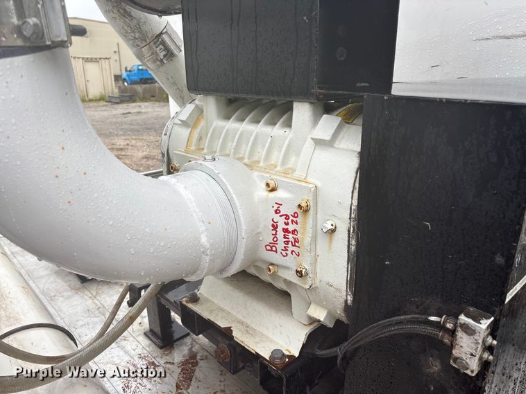 image for item FG0407 Tellus TUT-2003 vacuum excavator truck bed