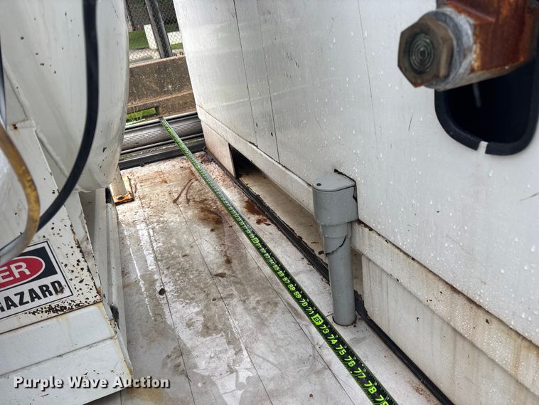 image for item FG0407 Tellus TUT-2003 vacuum excavator truck bed