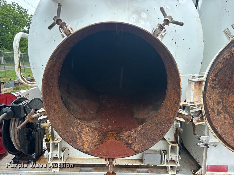 image for item FG0407 Tellus TUT-2003 vacuum excavator truck bed