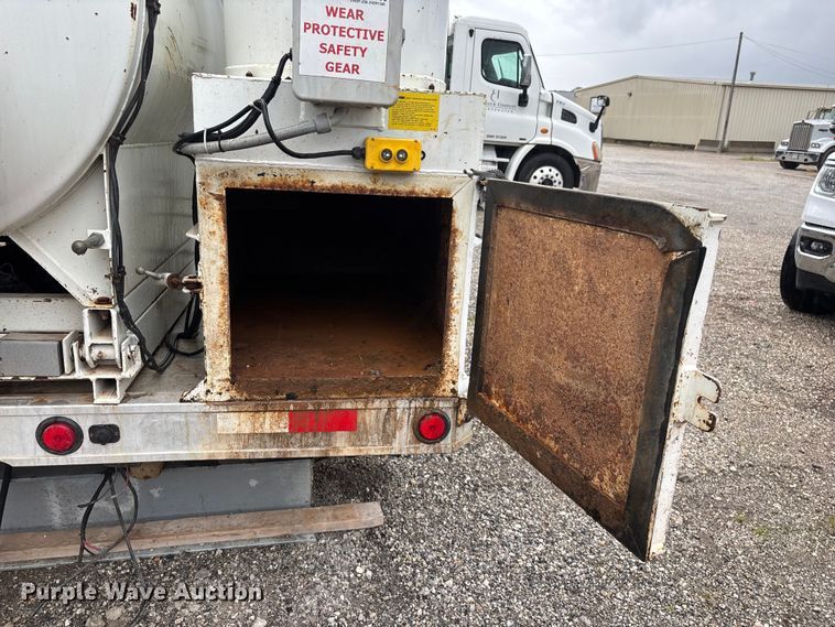 image for item FG0407 Tellus TUT-2003 vacuum excavator truck bed