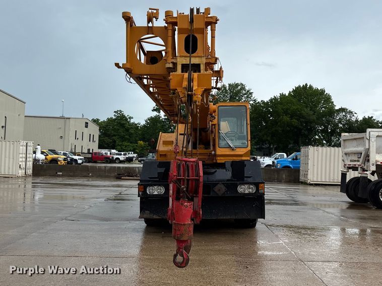 image for item FG0408 1989 Tadano TR-300E crane