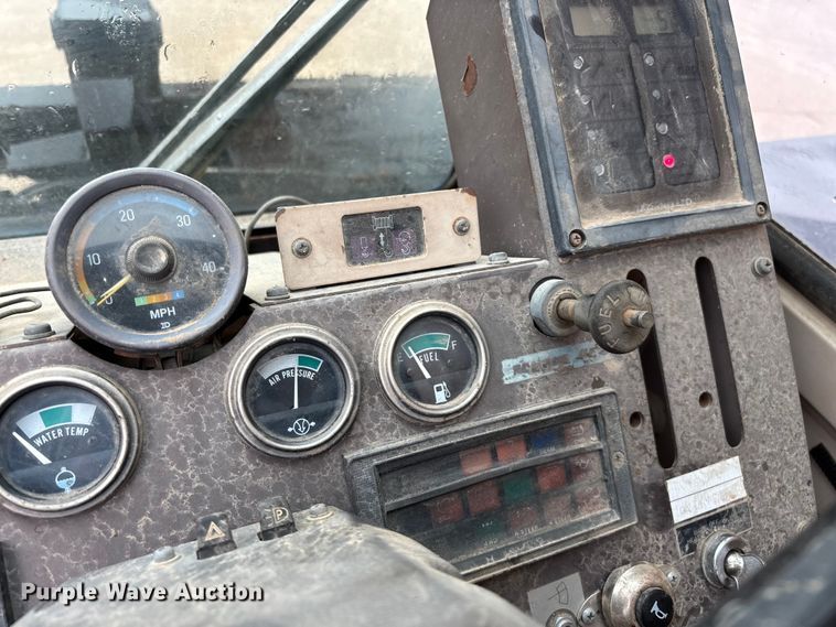image for item FG0408 1989 Tadano TR-300E crane