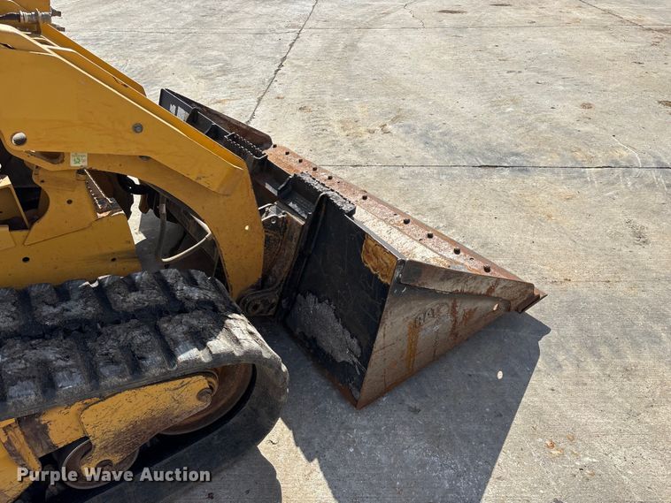 image for item FG0419 2022 Caterpillar 299D3 tracked skid steer loader