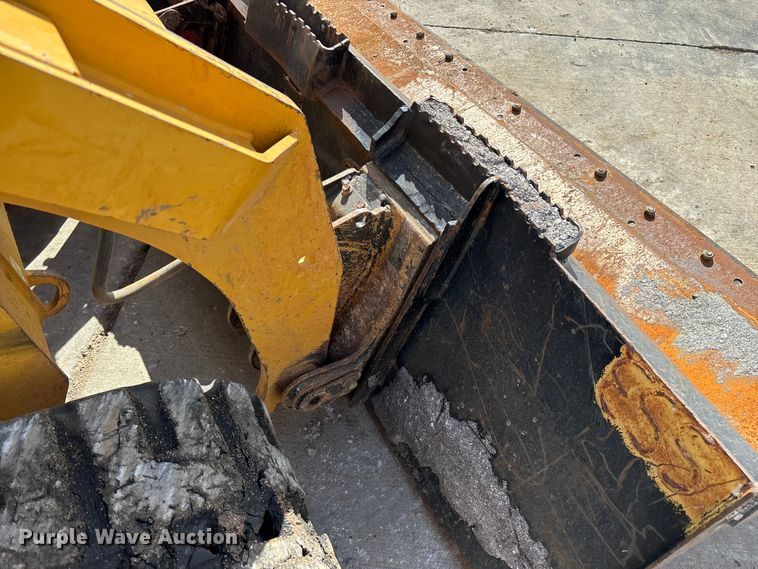image for item FG0419 2022 Caterpillar 299D3 tracked skid steer loader