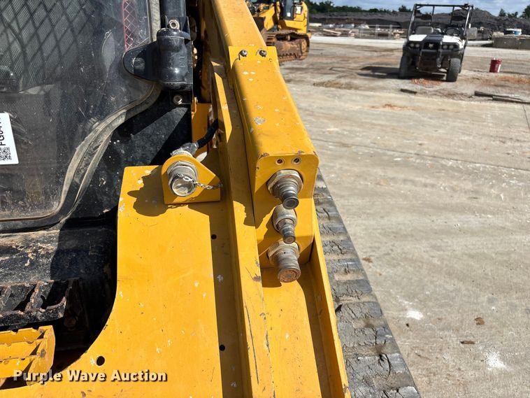 image for item FG0419 2022 Caterpillar 299D3 tracked skid steer loader