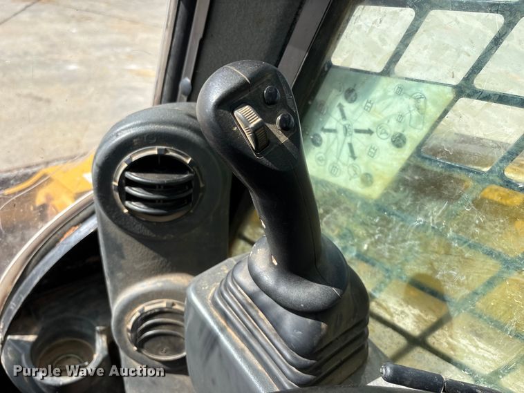 image for item FG0419 2022 Caterpillar 299D3 tracked skid steer loader