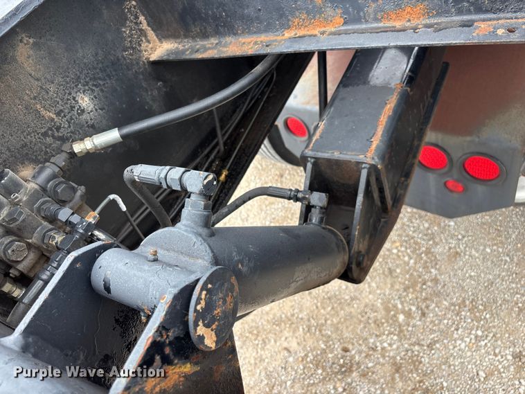 image for item FG0426 2001 Trail King lowboy equipment trailer