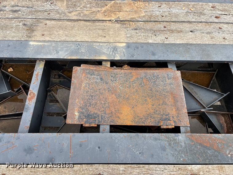 image for item FG0426 2001 Trail King lowboy equipment trailer