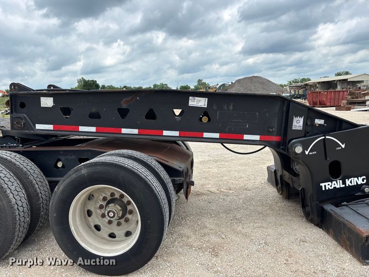 image for item FG0426 2001 Trail King lowboy equipment trailer