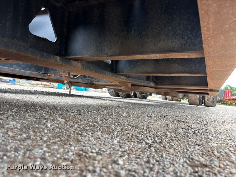 image for item FG0426 2001 Trail King lowboy equipment trailer