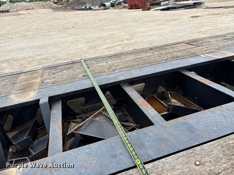 image for item FG0426 2001 Trail King lowboy equipment trailer