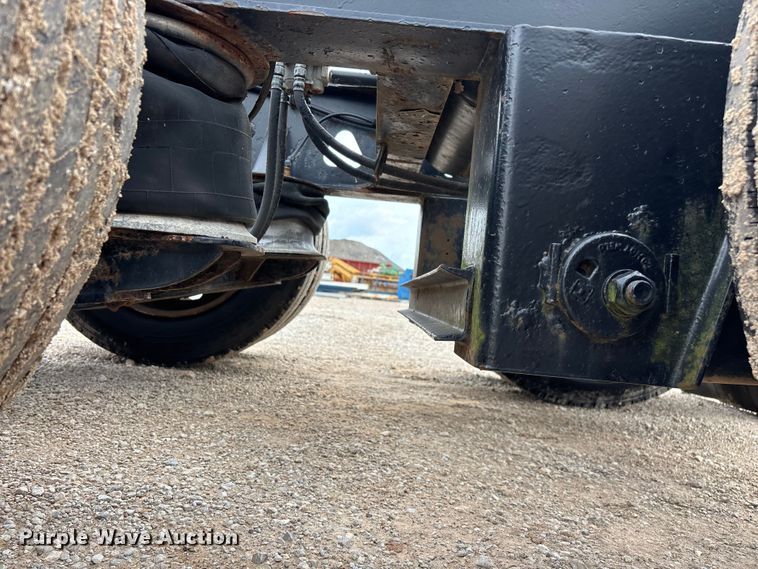 image for item FG0426 2001 Trail King lowboy equipment trailer