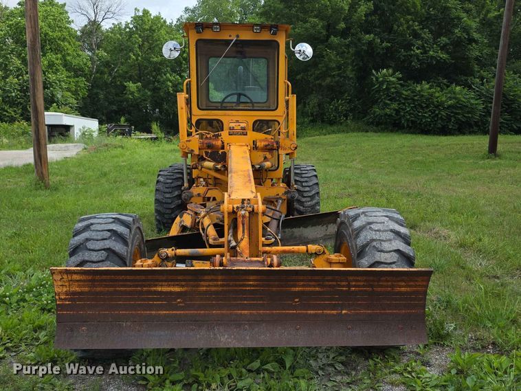 image for item FH6164 1999 Lee Boy 685 motor grader