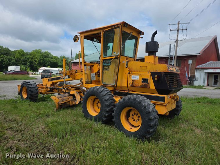 image for item FH6164 1999 Lee Boy 685 motor grader