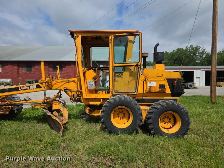 image for item FH6164 1999 Lee Boy 685 motor grader