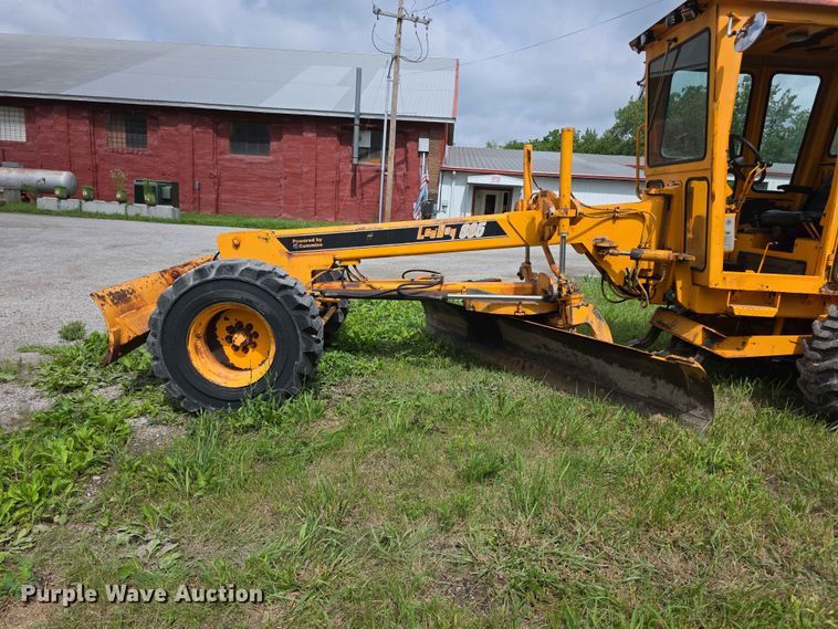 image for item FH6164 1999 Lee Boy 685 motor grader