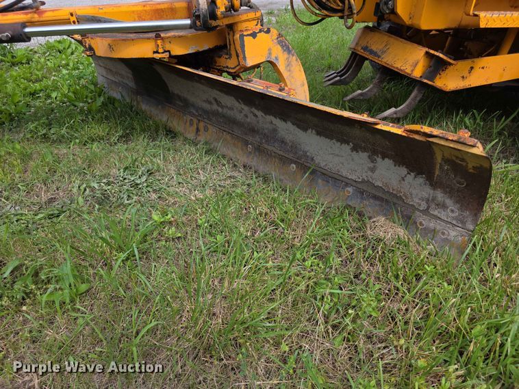 image for item FH6164 1999 Lee Boy 685 motor grader