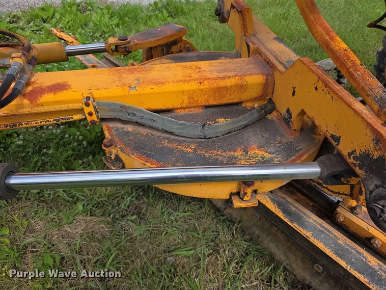 image for item FH6164 1999 Lee Boy 685 motor grader