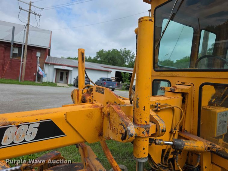 image for item FH6164 1999 Lee Boy 685 motor grader