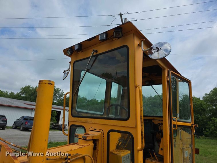 image for item FH6164 1999 Lee Boy 685 motor grader