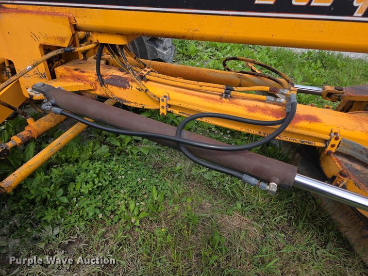 image for item FH6164 1999 Lee Boy 685 motor grader