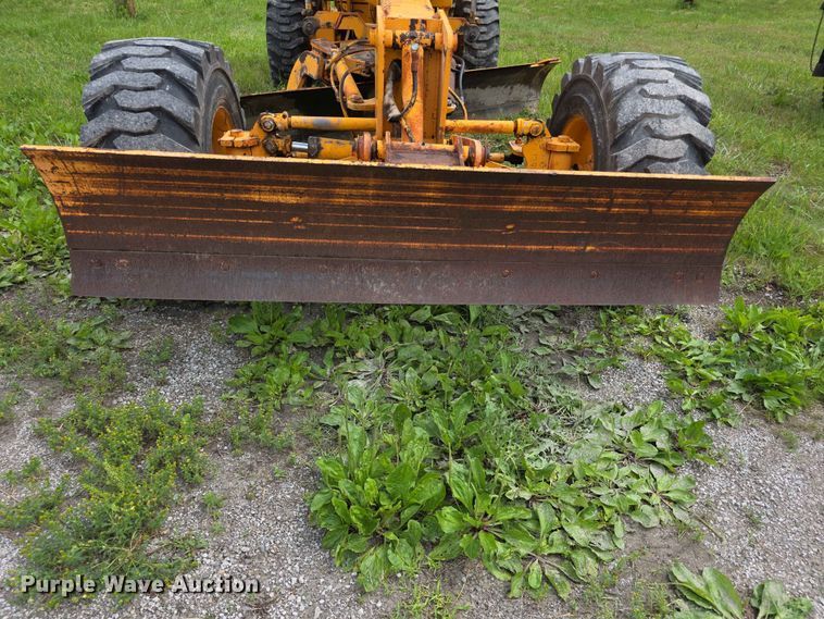 image for item FH6164 1999 Lee Boy 685 motor grader