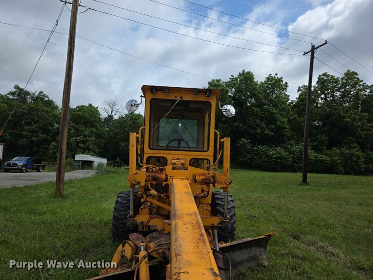 image for item FH6164 1999 Lee Boy 685 motor grader
