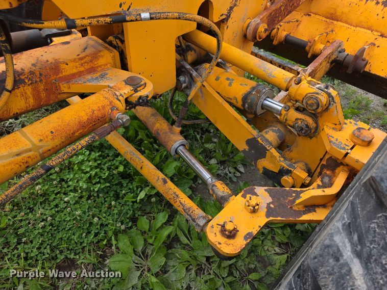 image for item FH6164 1999 Lee Boy 685 motor grader