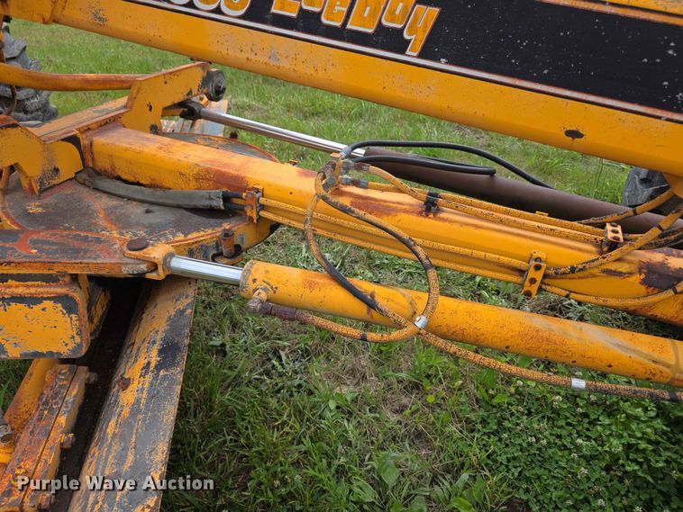 image for item FH6164 1999 Lee Boy 685 motor grader