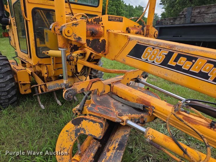 image for item FH6164 1999 Lee Boy 685 motor grader