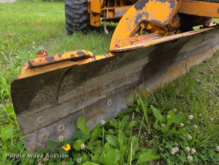 image for item FH6164 1999 Lee Boy 685 motor grader