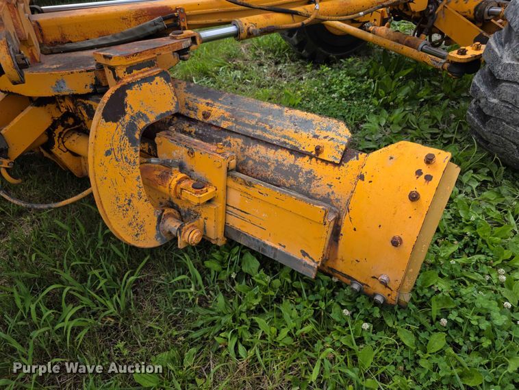 image for item FH6164 1999 Lee Boy 685 motor grader